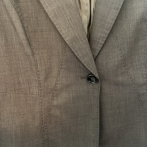 Tahari women’s brown/gray suit jacket. Size 14. - Picture 3 of 8